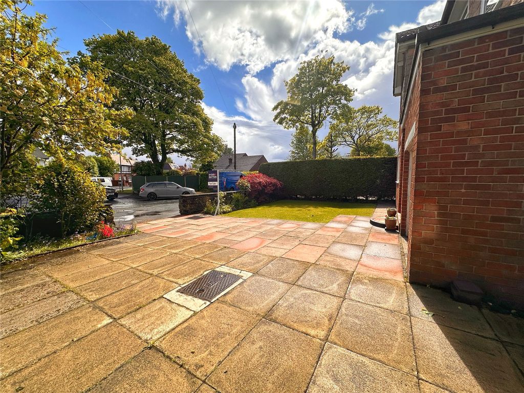 Property photo 2 of 20 Driveway