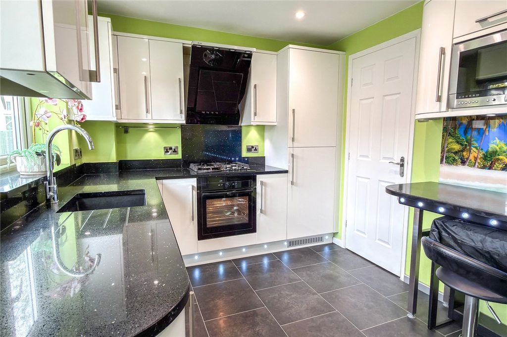 Property photo 2 of 16 Kitchen