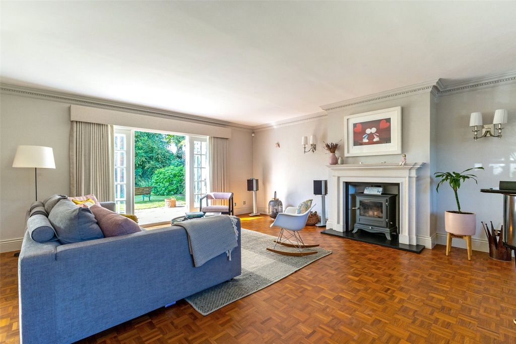 Property photo 3 of 37 Sitting Room