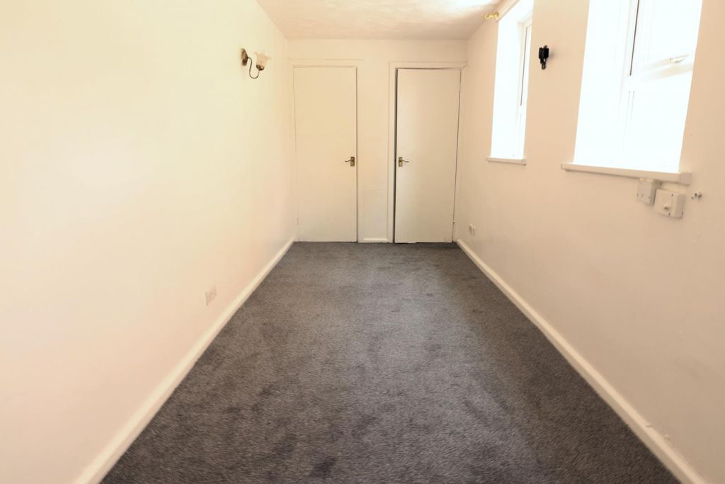Property photo 1 of 4 Studio Flat For Rent