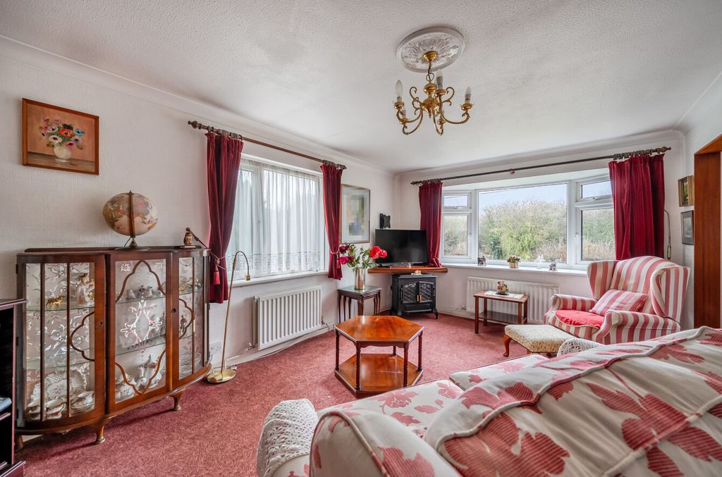 Property photo 2 of 14 1411379-19-698c74...