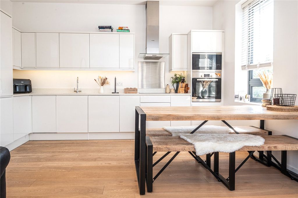 Property photo 2 of 21 Picture No. 14