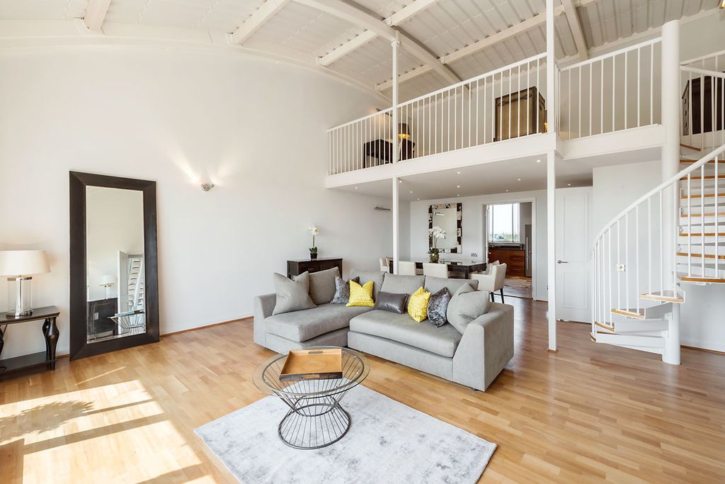 Property photo 2 of 10 Galleried Mezzanine