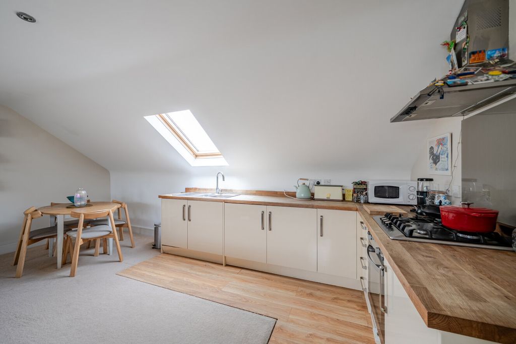 Property photo 3 of 11 1395536-5-695d0cd...