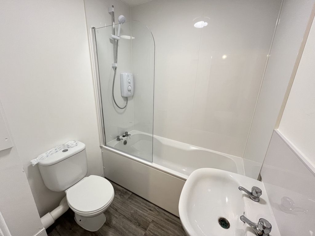 Property photo 3 of 11 F1 Bathroom