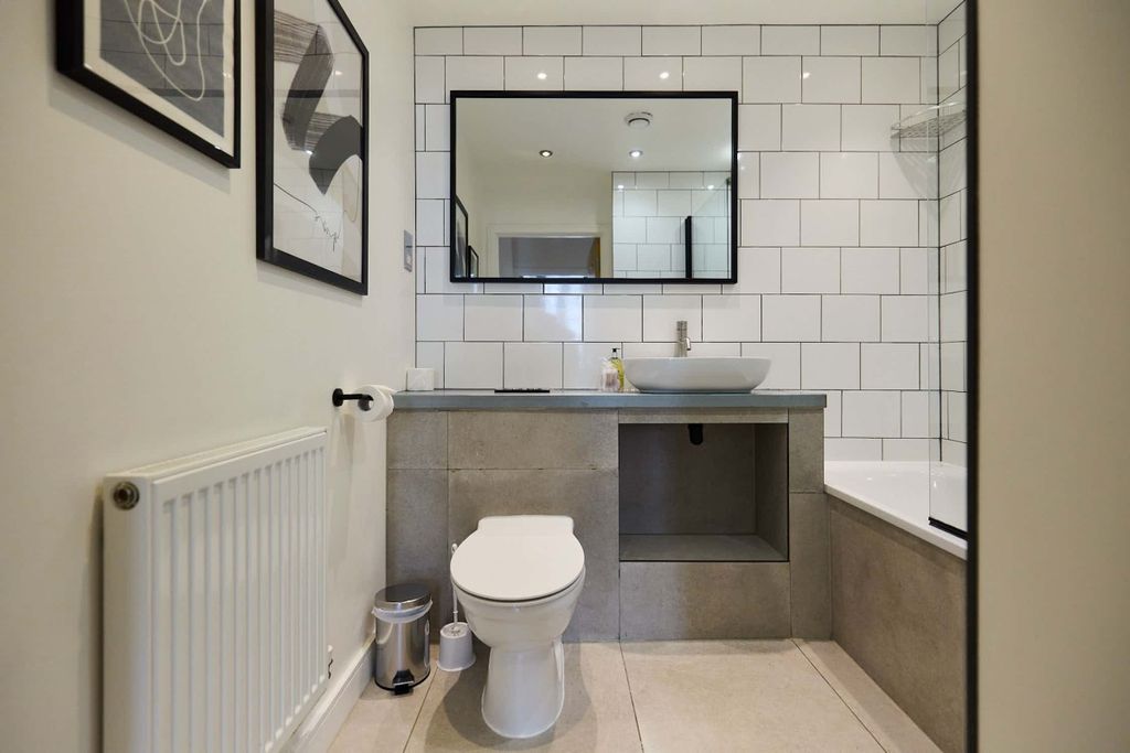 Property photo 3 of 28 6A1Ad986-c5E5-48F...