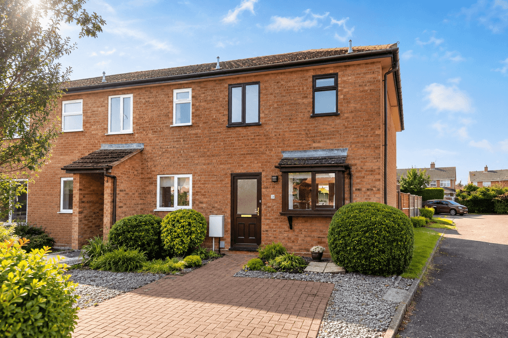 Property photo 1 of 10 2 Bed End Terrace For Sale Chatsworth Road, West Mersea Co5