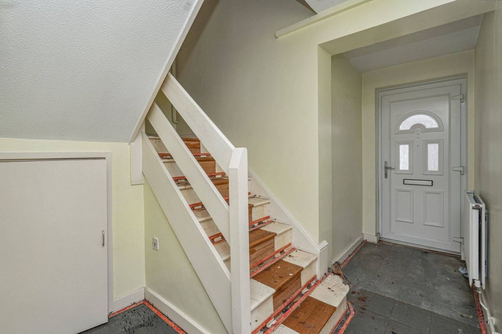 Property photo 2 of 18 101 Aysgarth, Bracknell, Berkshire, Rg12 8Sf