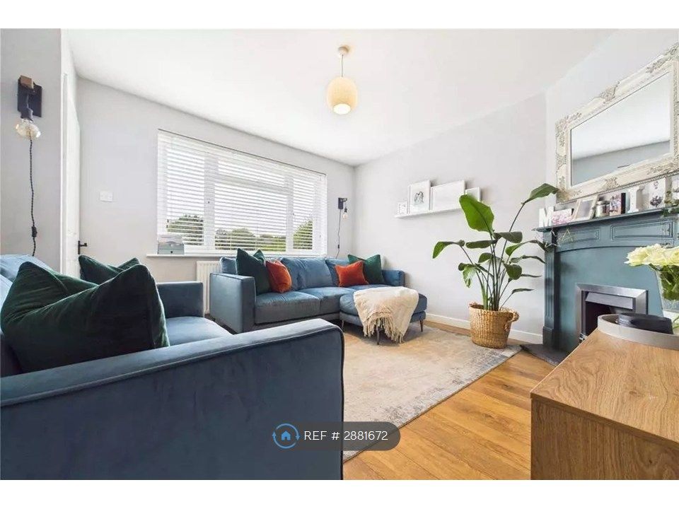 Property photo 2 of 10 Living Room