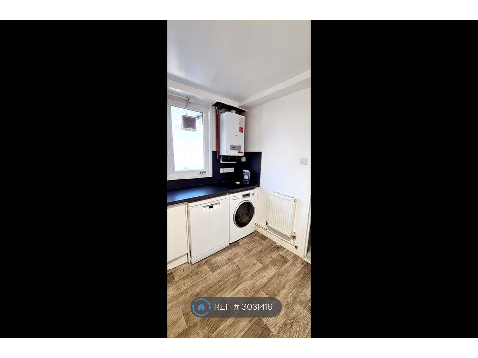 Property photo 3 of 10 Kitchen