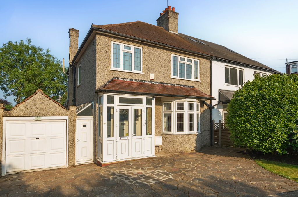 Property photo 1 of 14 1313997-17-685474...