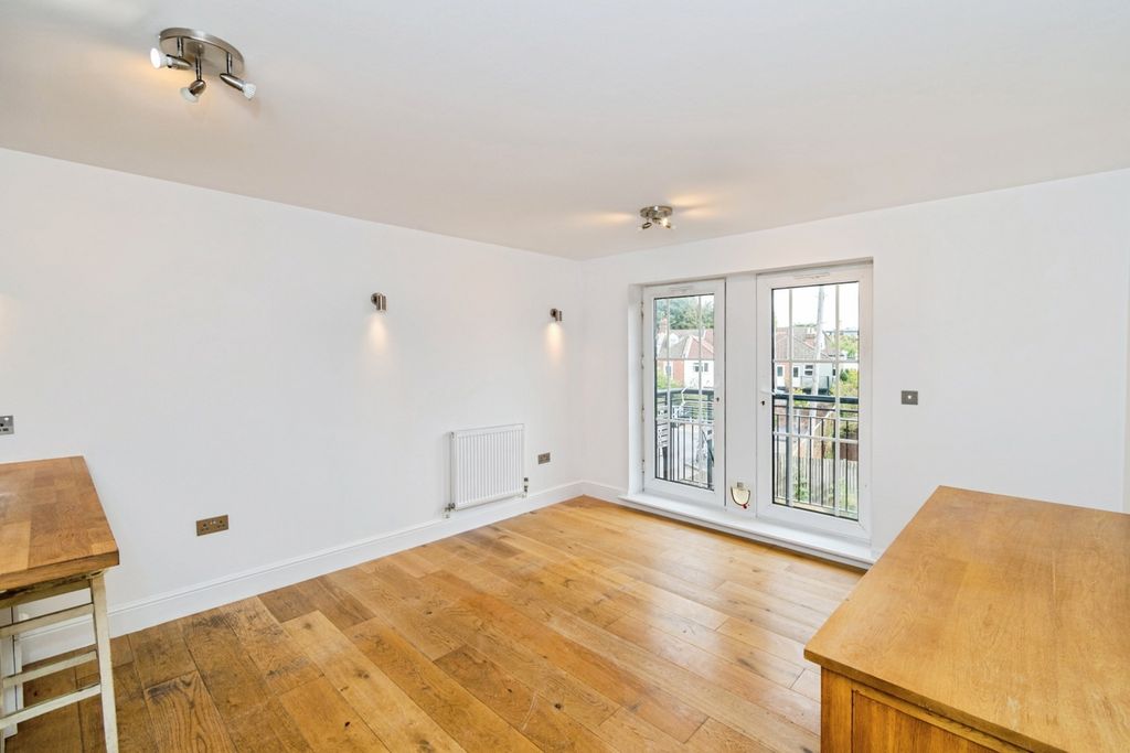 Property photo 3 of 14 Photo