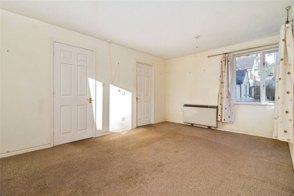 Property photo 2 of 11 Lounge