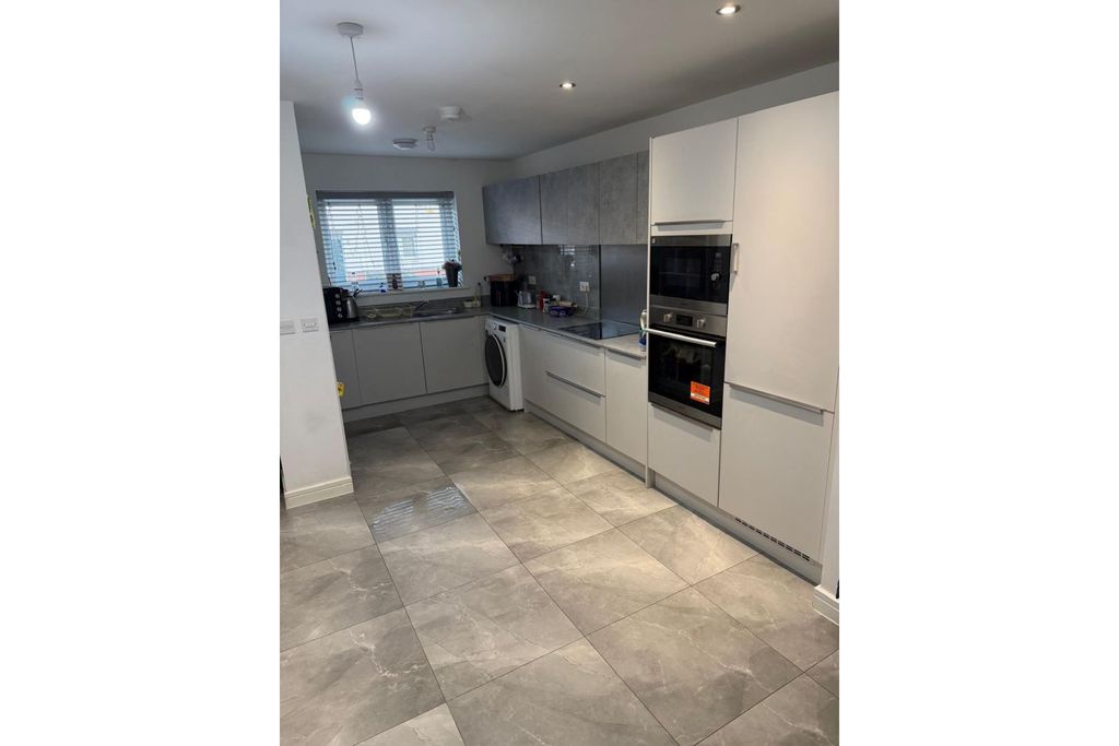 Property photo 3 of 25