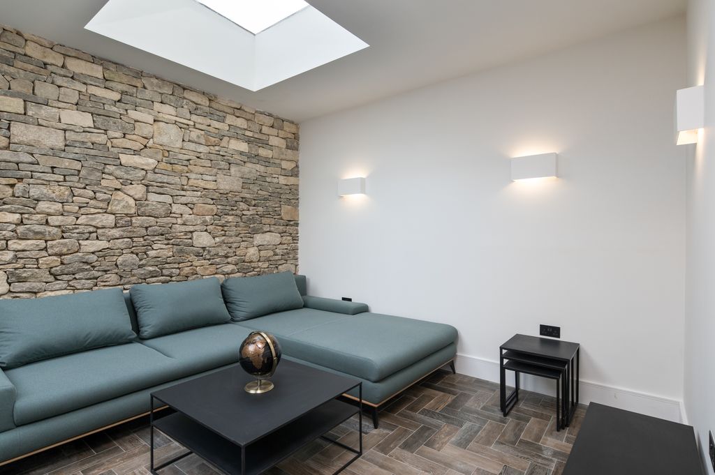 Property photo 2 of 14 Sitting Area