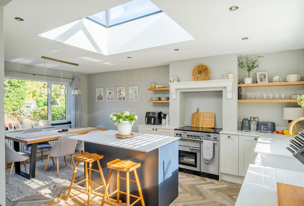 Property photo 1 of 23 1521640-12-1A0A97...