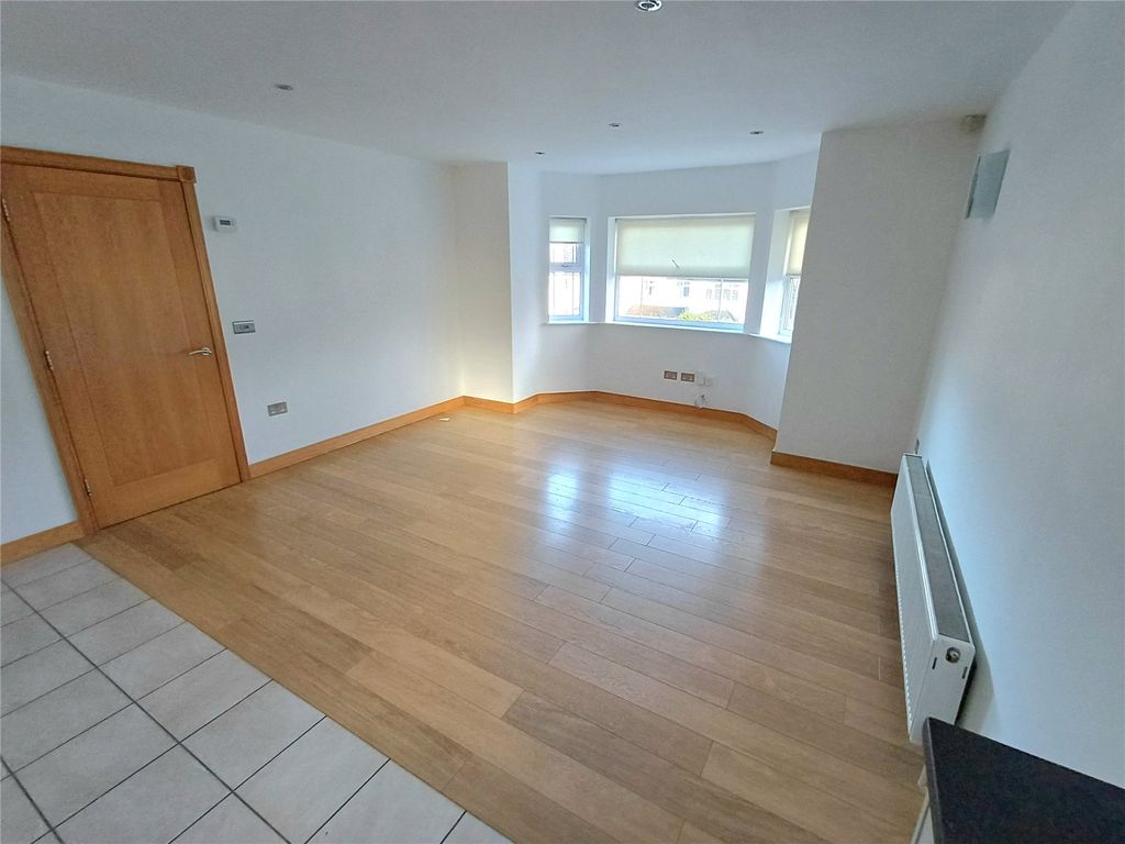 Property photo 3 of 17 Picture No. 09