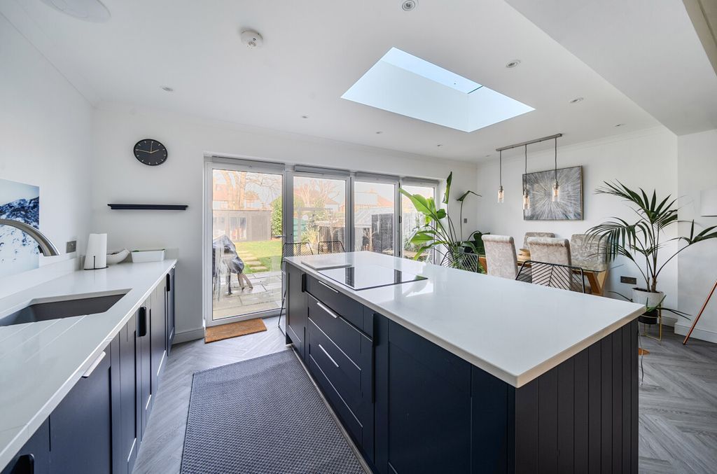 Property photo 2 of 20 1420523-11-699F12...