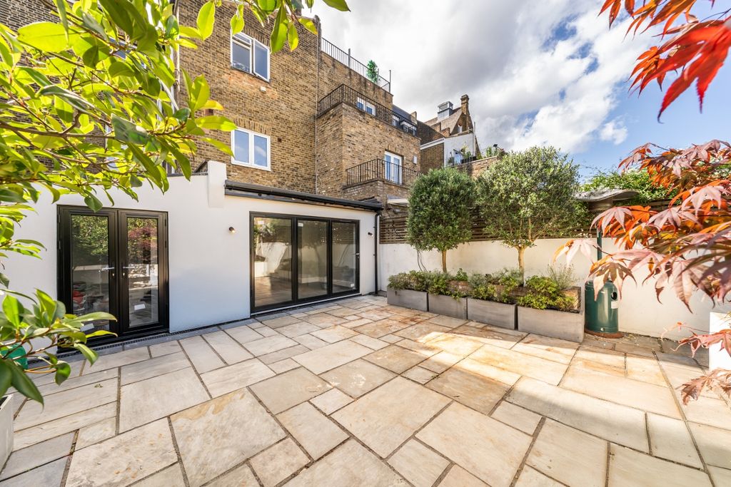 Property photo 1 of 26 119-A-Clapham-Com...