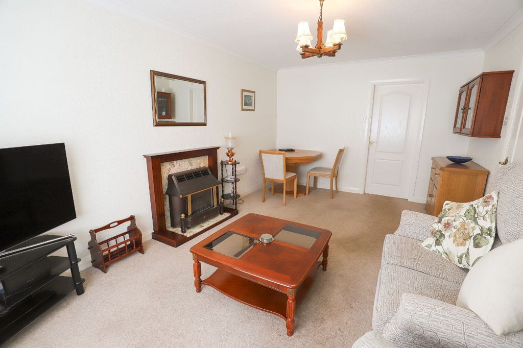 Property photo 3 of 11