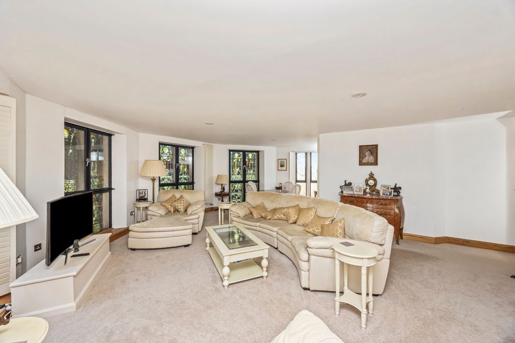 Property photo 3 of 18