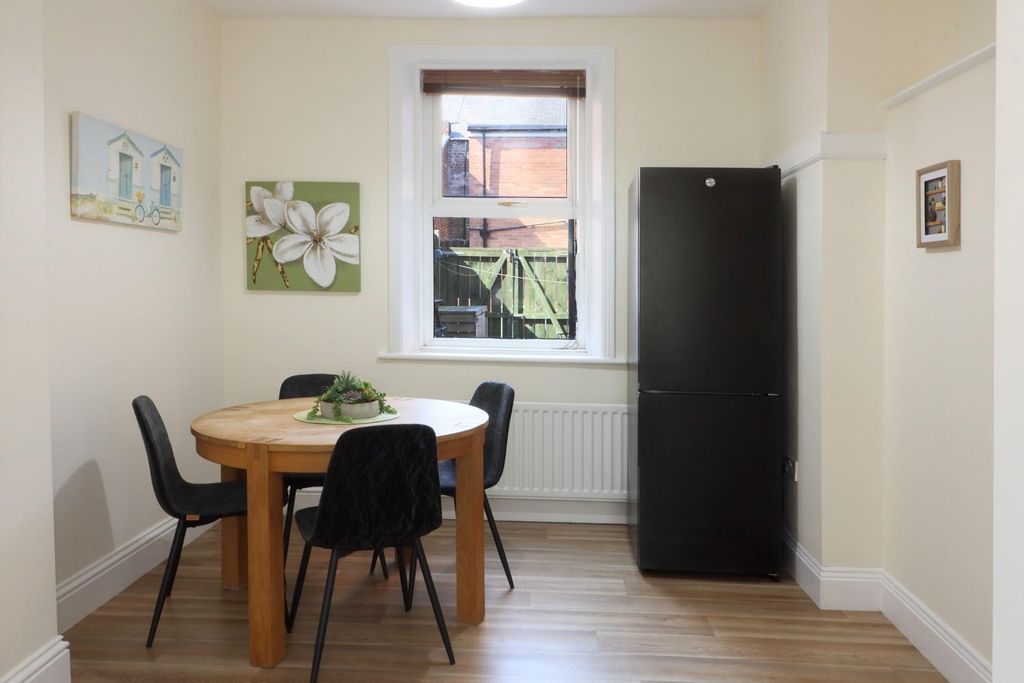 Property photo 3 of 7 Dining Room