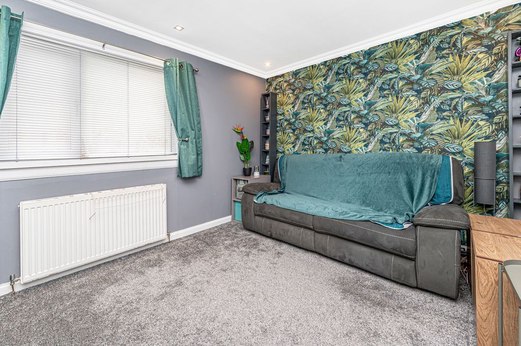 Property photo 3 of 18 Lounge