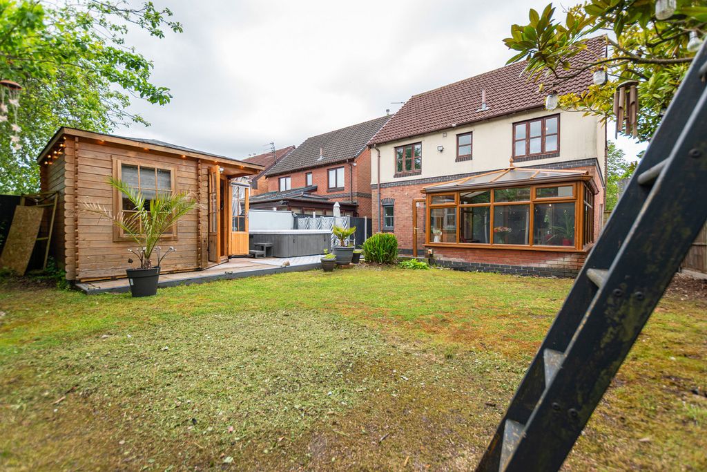 Property photo 3 of 36