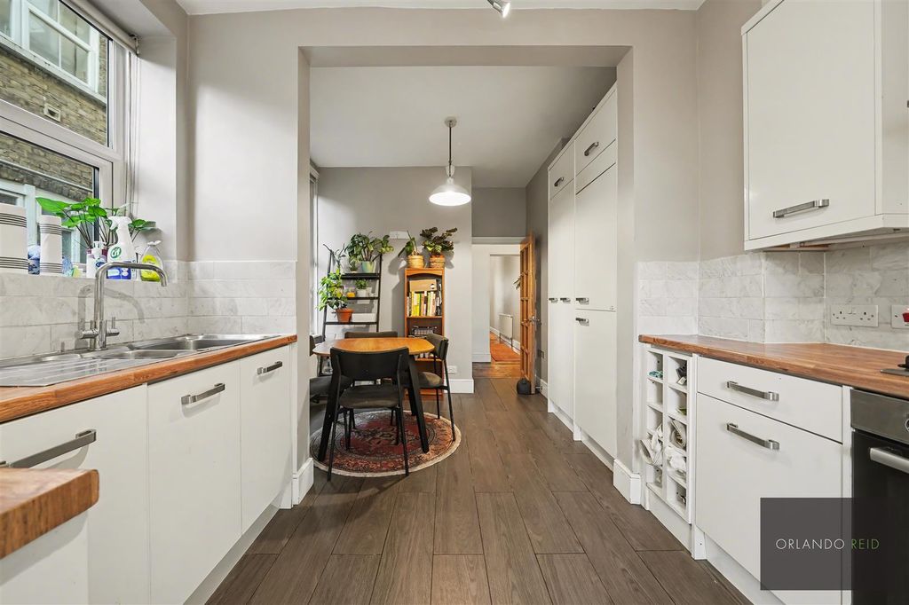 Property photo 2 of 13 Flat 2, 142 Queenstown Road Sw8 3Rr-11.Jpg