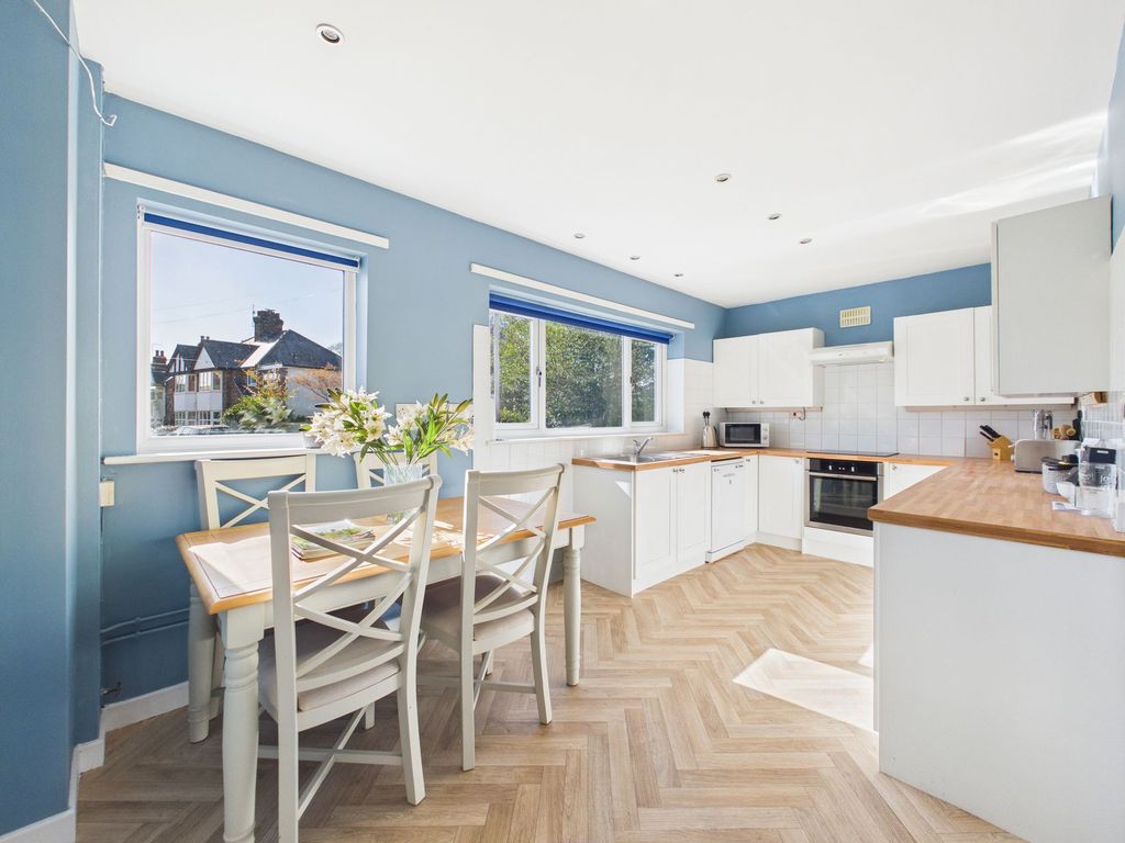 Property photo 2 of 16 Dining Kitchen