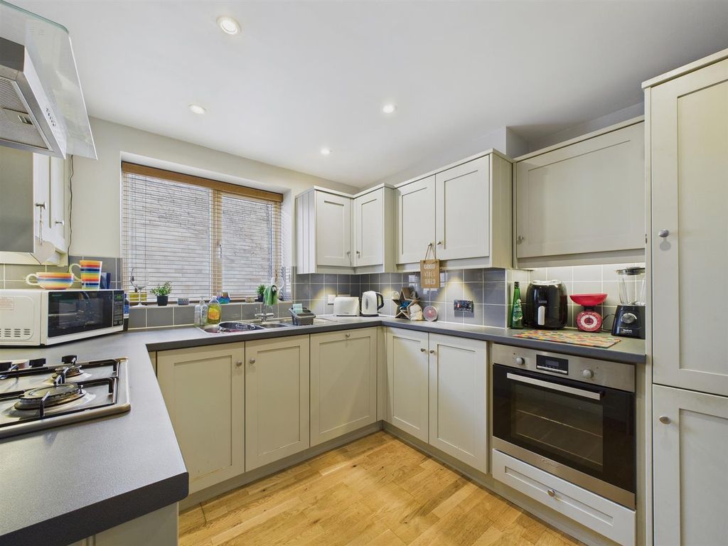 Property photo 3 of 12 Cam03972G0-Pr0167-Still005.Jpg