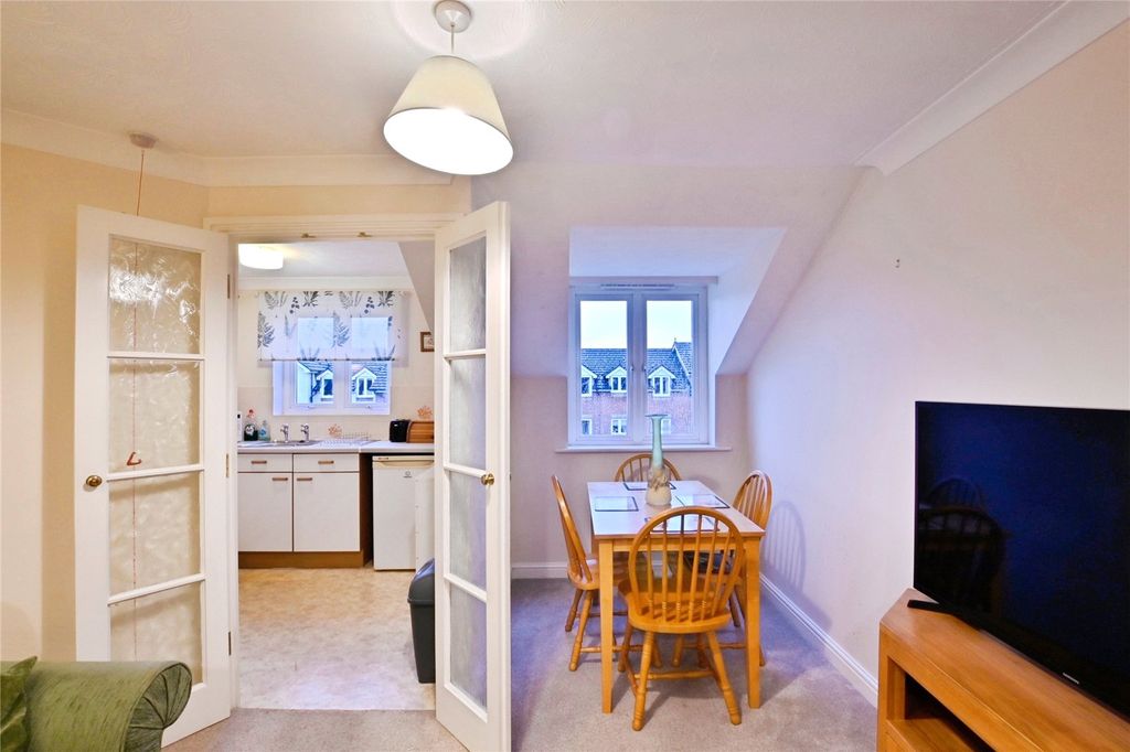 Property photo 2 of 11 Lounge/Kitchen