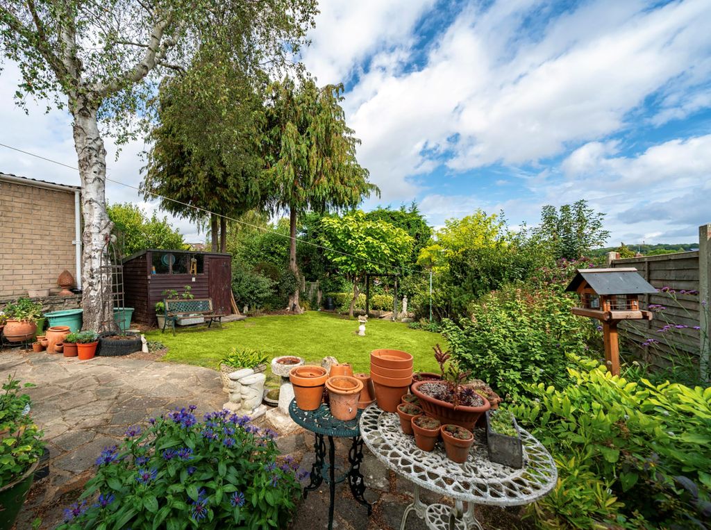 Property photo 2 of 15 St Mary's Garden Green