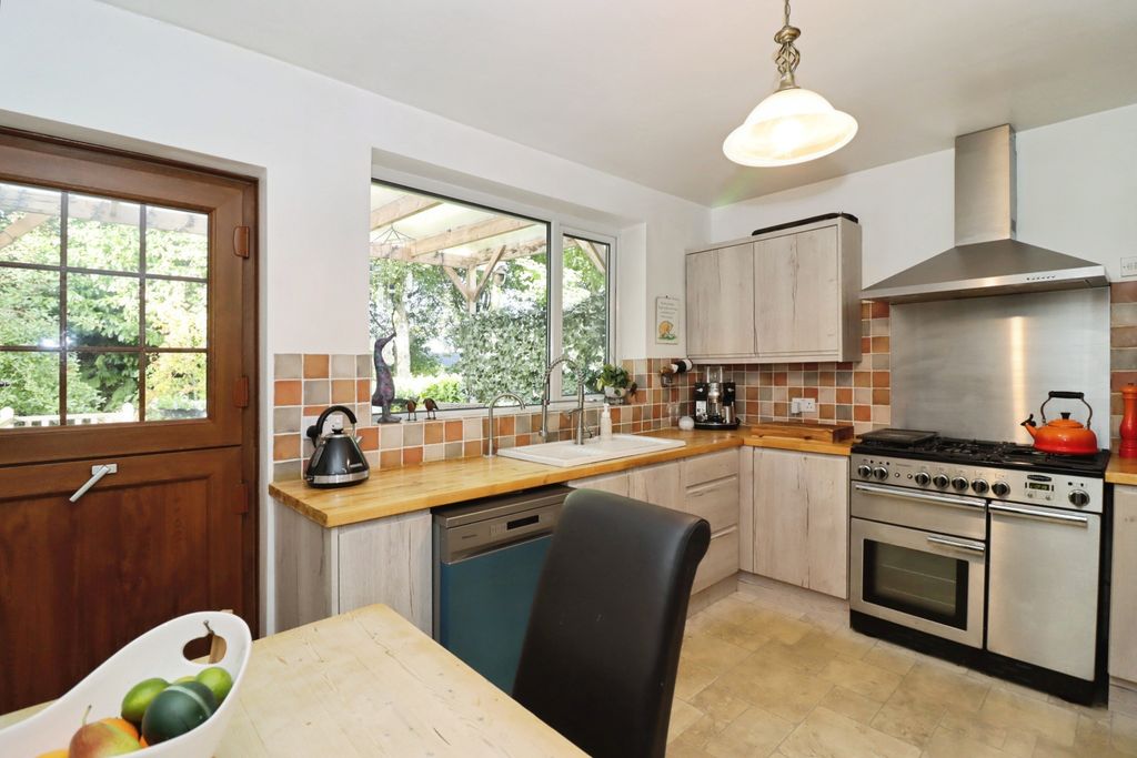 Property photo 2 of 30 1000000842