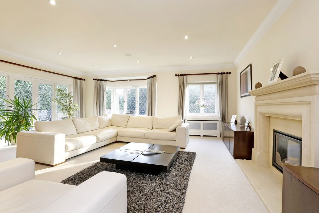 Property photo 3 of 18 Drawing Room