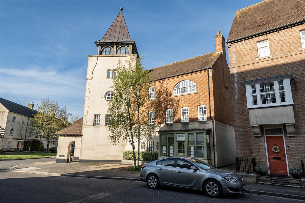 Property photo 1 of 11 Woodville Court