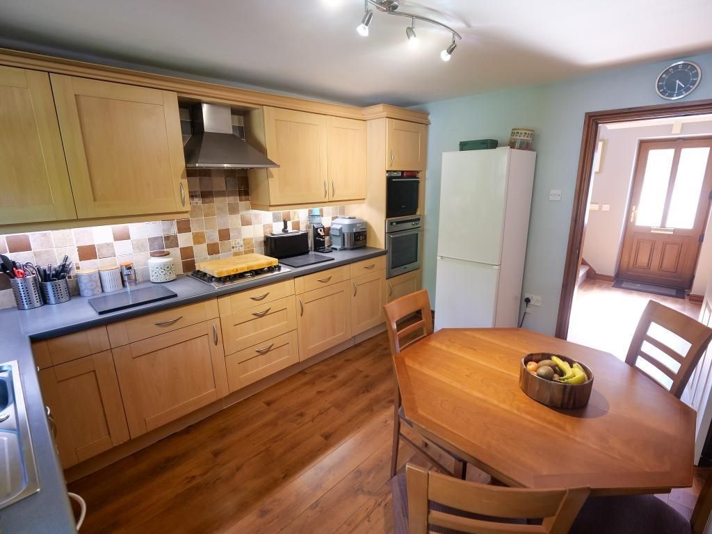 Property photo 3 of 15 Kitchen Dual Aspect