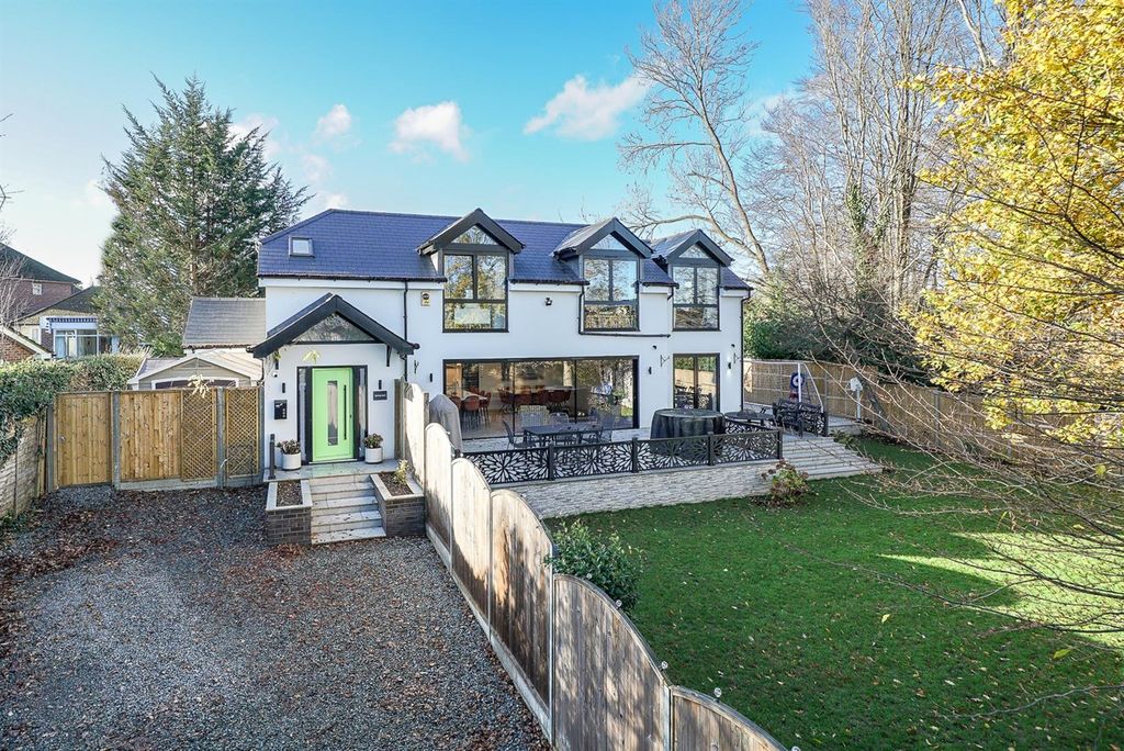 Property photo 1 of 23 20-Springwood-Walk-1015 New.Jpg