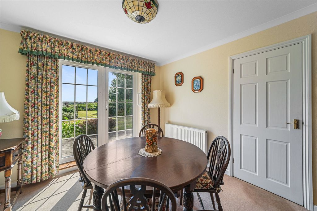 Property photo 3 of 29 Dining Area