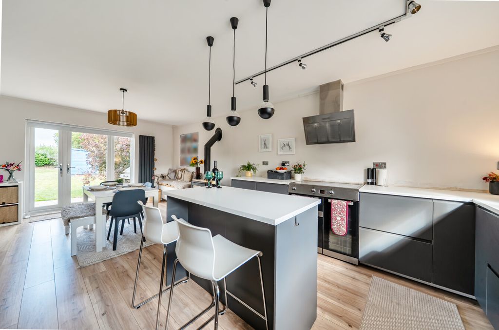 Property photo 2 of 20 152792512