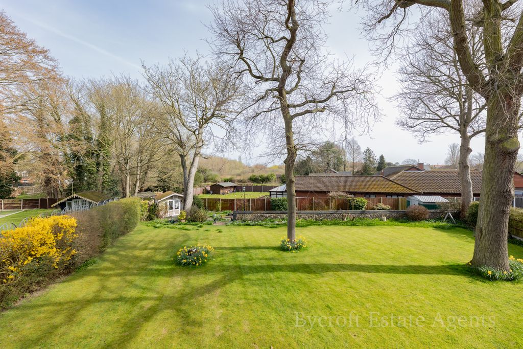 Property photo 2 of 24