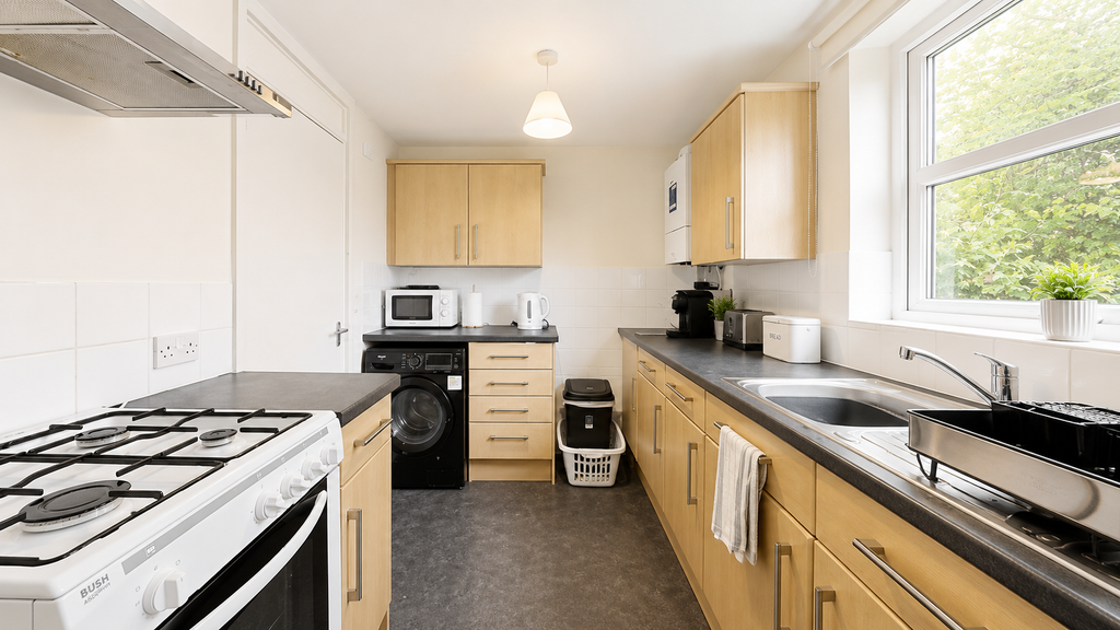 Property photo 1 of 7 Kitchen - Angle 1
