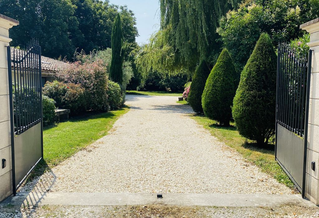 Property photo 2 of 39