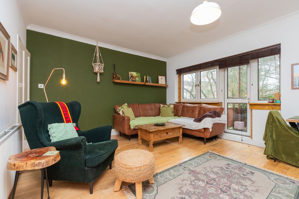 Property photo 3 of 25