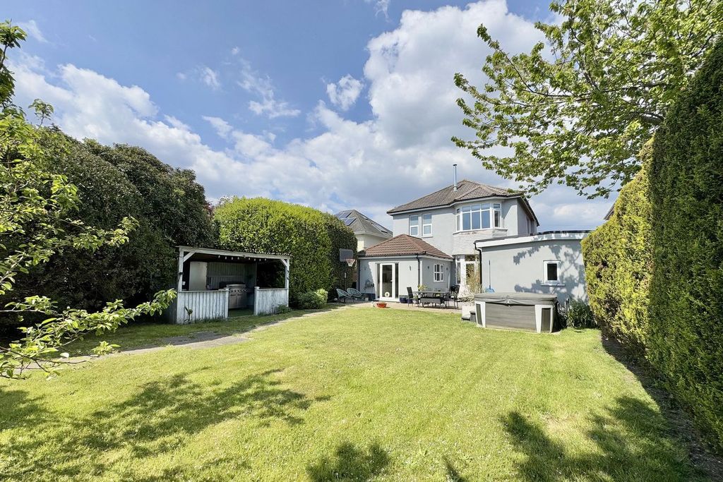 Property photo 3 of 33