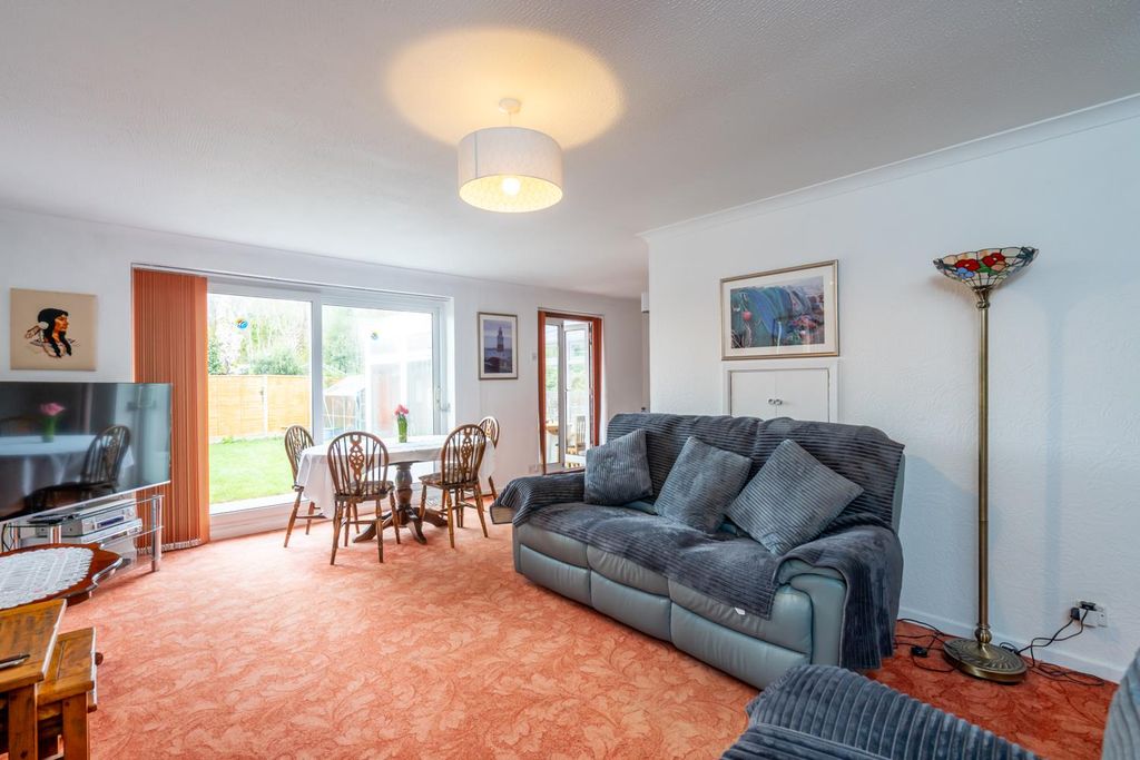 Property photo 3 of 16 Lounge Diner.Jpg