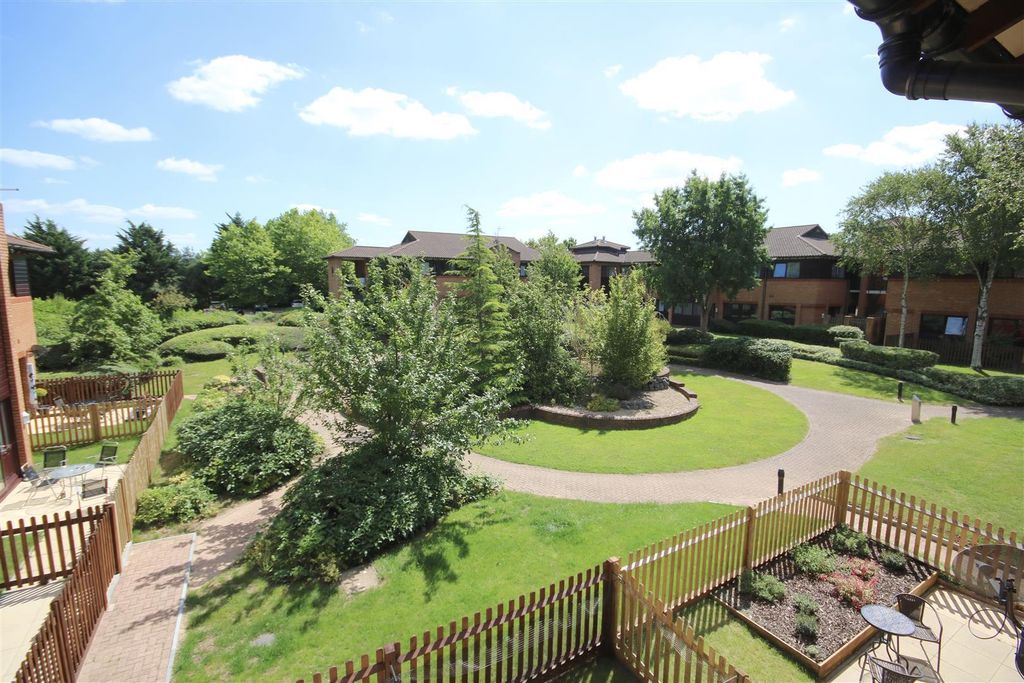 Property photo 1 of 11 Communal Garden