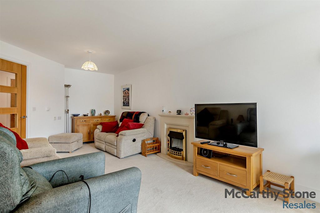 Property photo 3 of 46 8661137-Interior25-800.Jpg