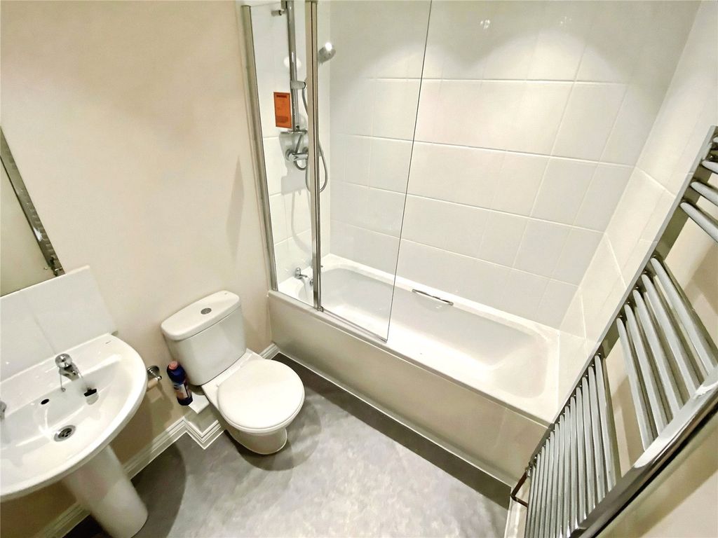 Property photo 3 of 16 Bathroom
