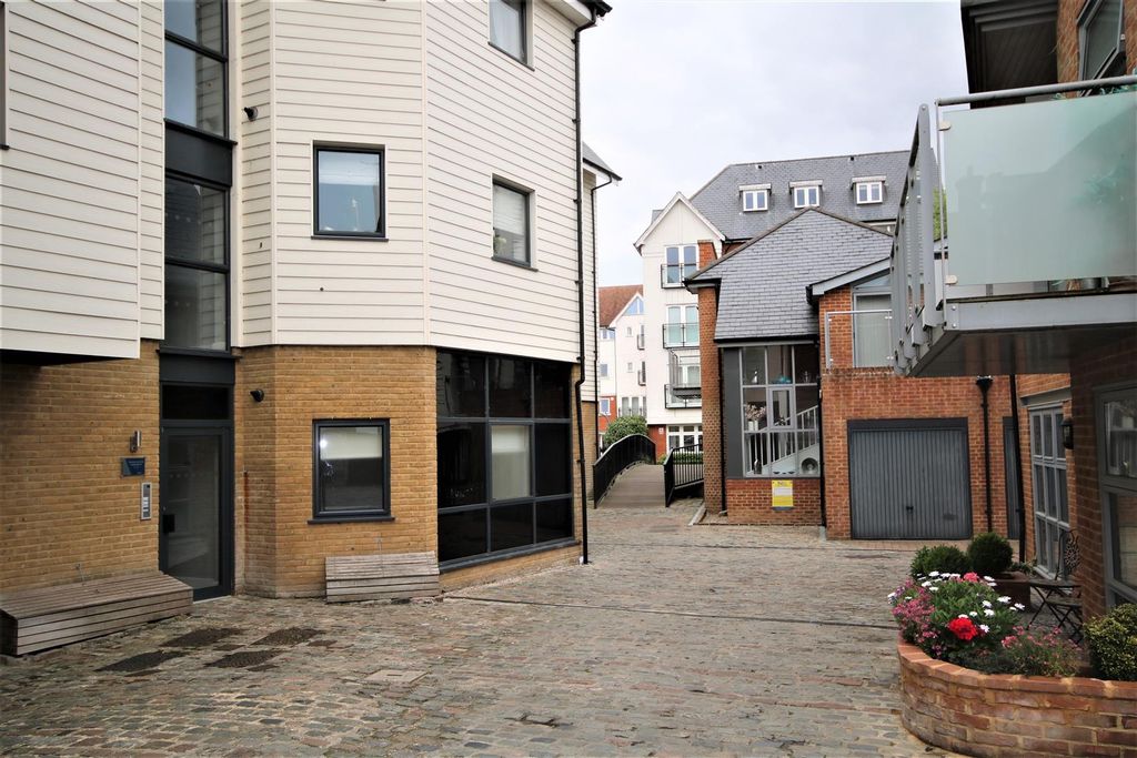Property photo 1 of 18 Front 3.Jpg